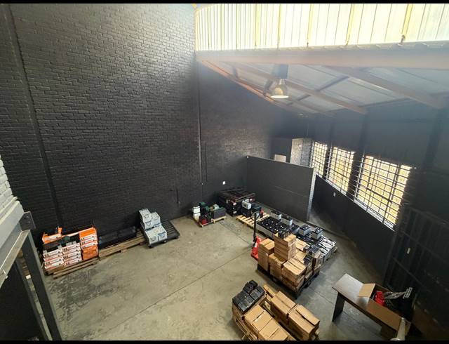 140M² WAREHOUSE TO LET IN HALFWAY HOUSE